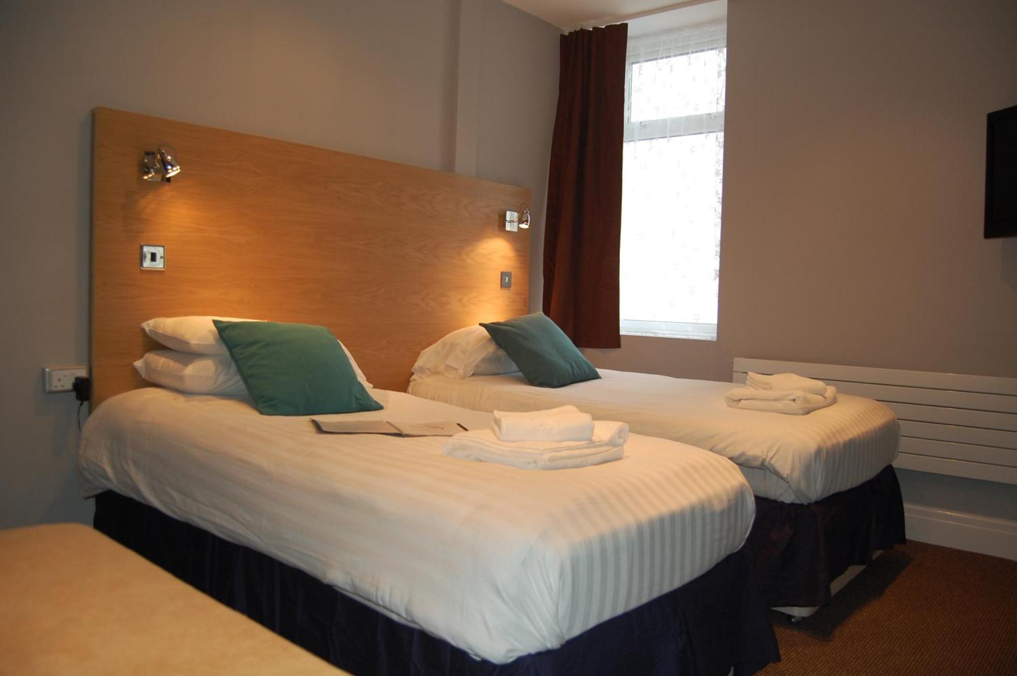 The Dragonfly Bed & Breakfast Блекпул Екстериор снимка